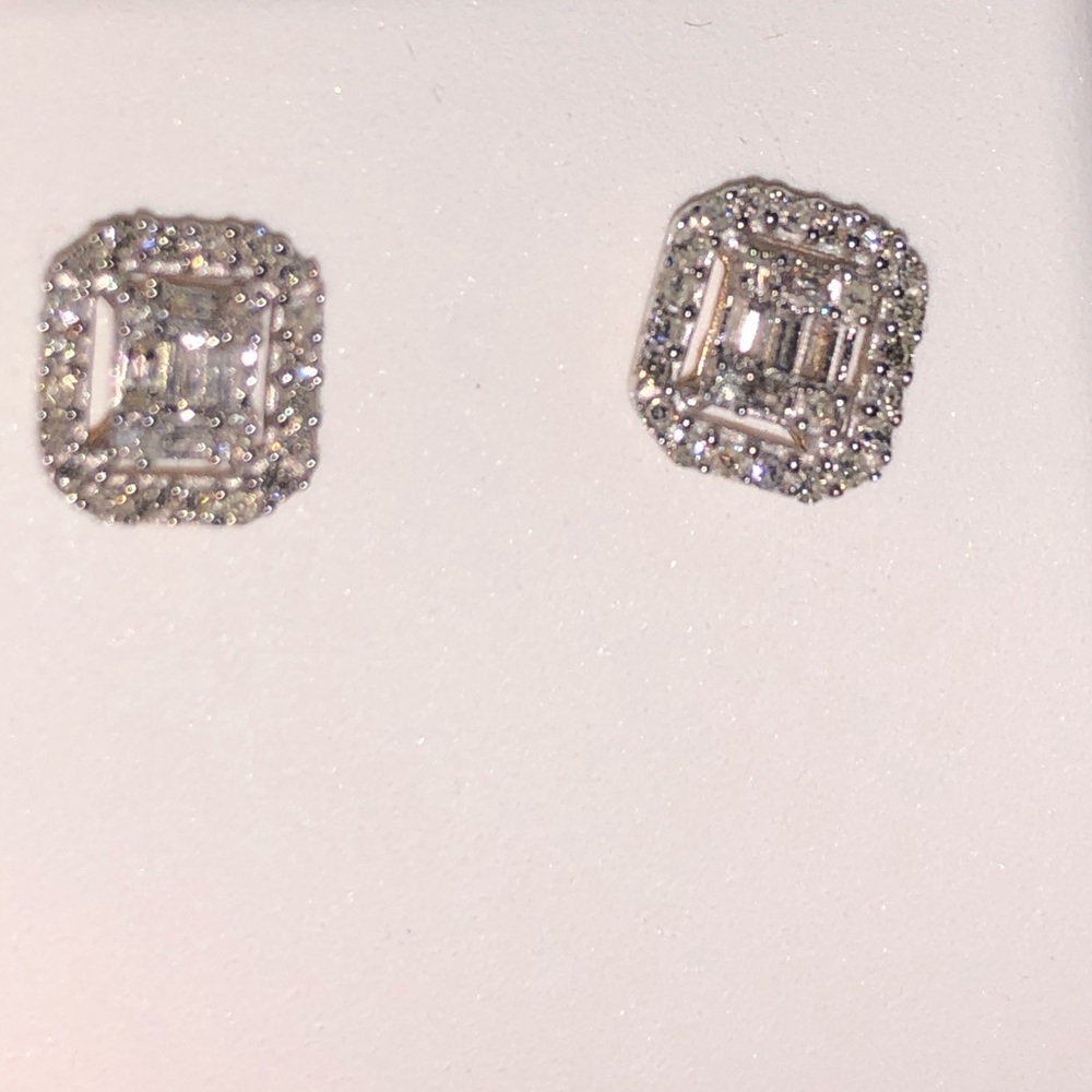 10k solid gold real diamond earring MUST SEE VIDEO